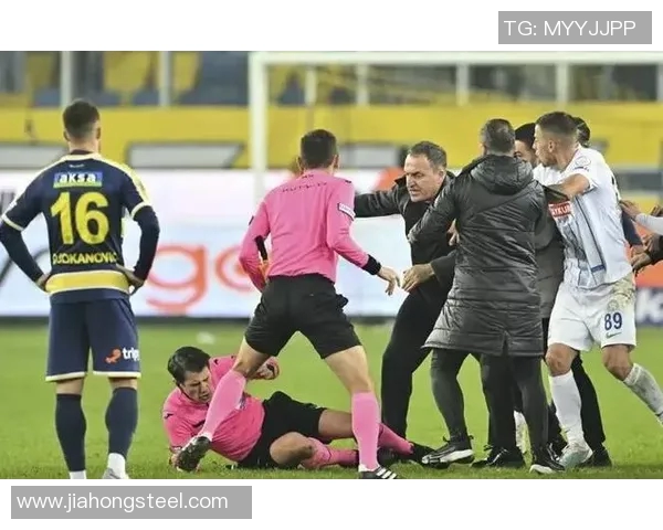 因足球停摆而离开赛场的球星们与他们的职业生涯转折